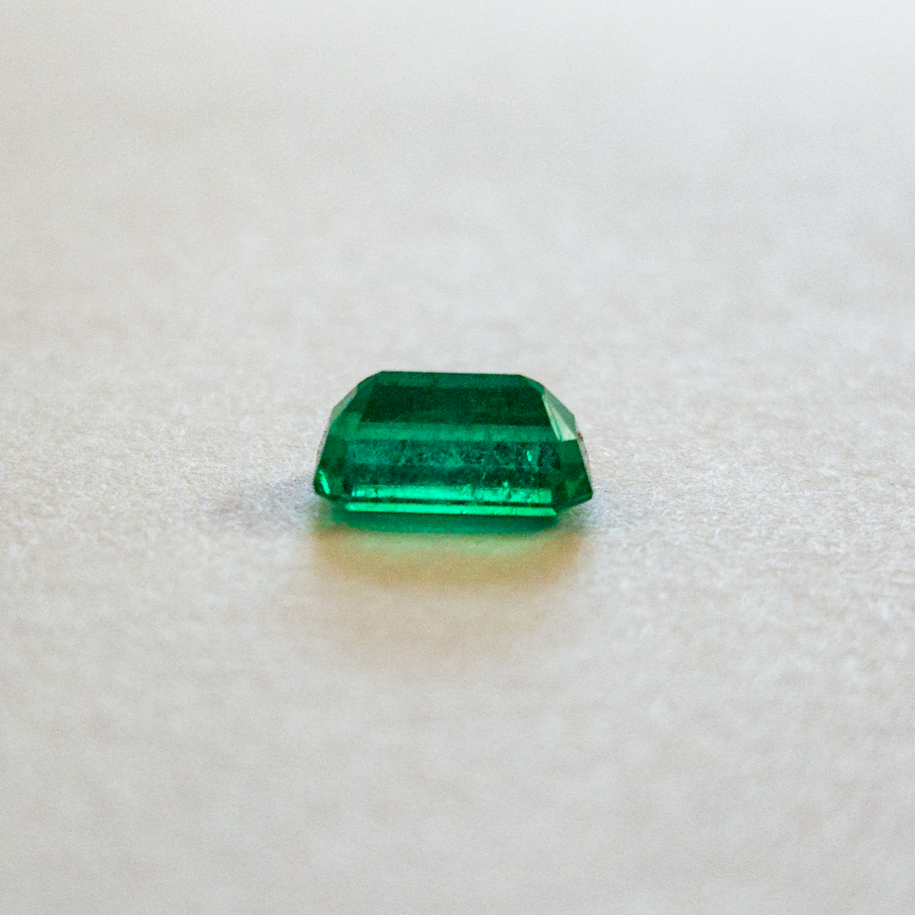 Esmeralda colombiana Talla rectangular de 0.07 Ct. Colombian emerald, rectangular cut, 0.07 Ct