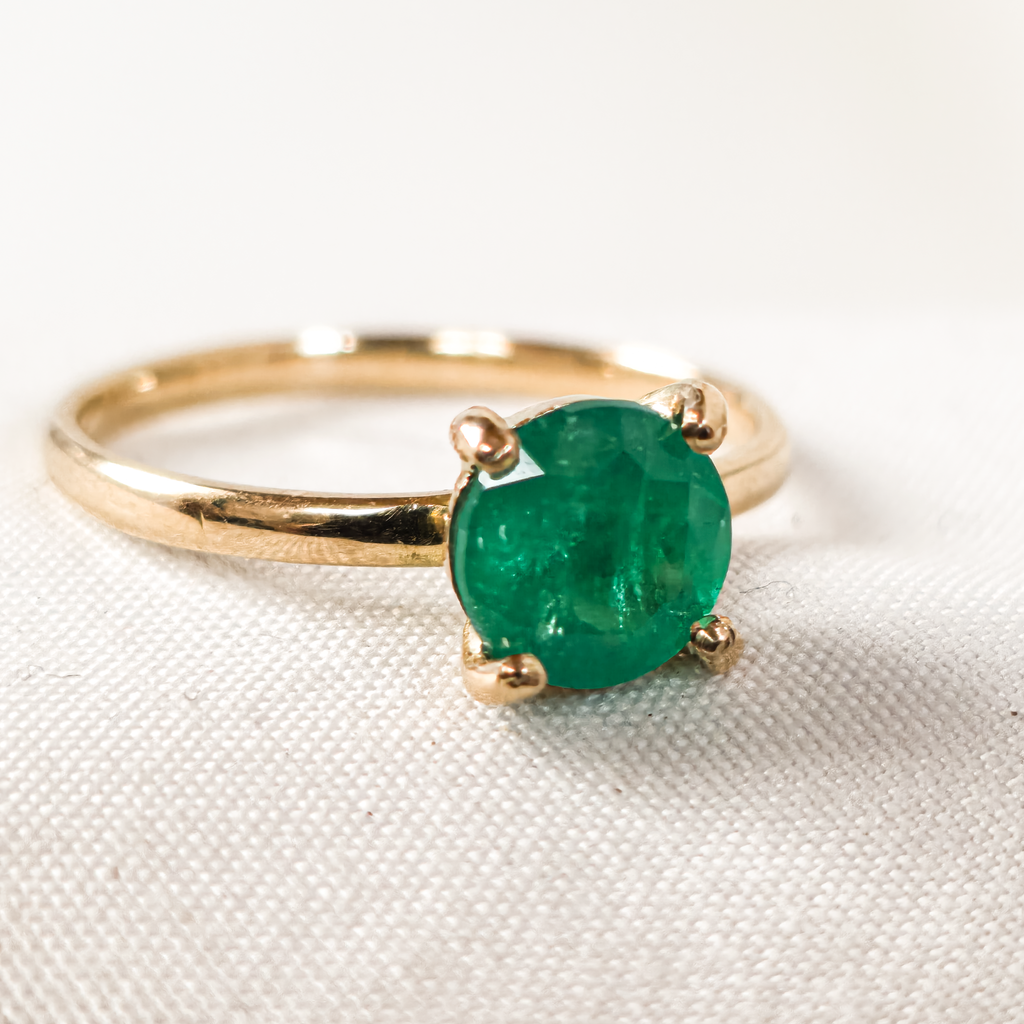 Anillo en Oro Ley 750 con Esmeralda
