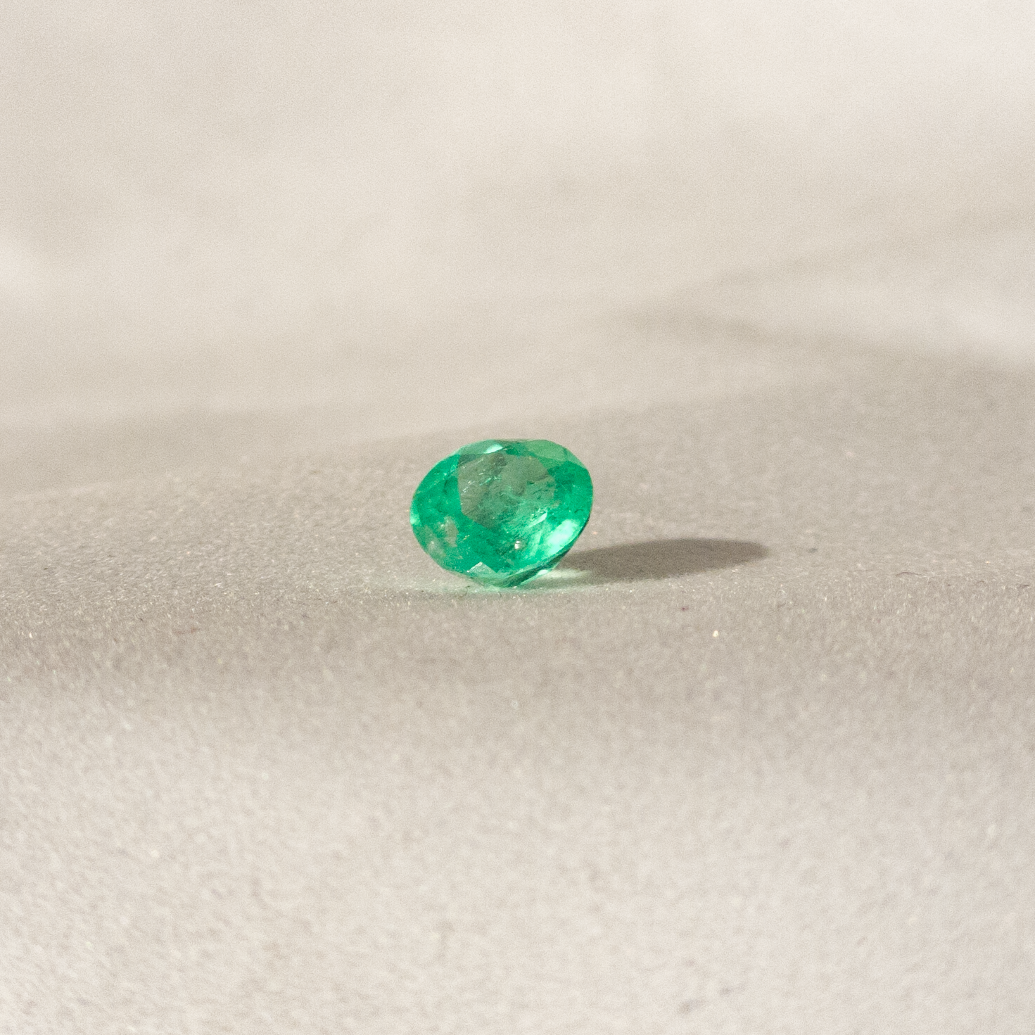 Esmeralda Natural Colombiana Talla Redonda 1.55 Ct – Certificada ICG