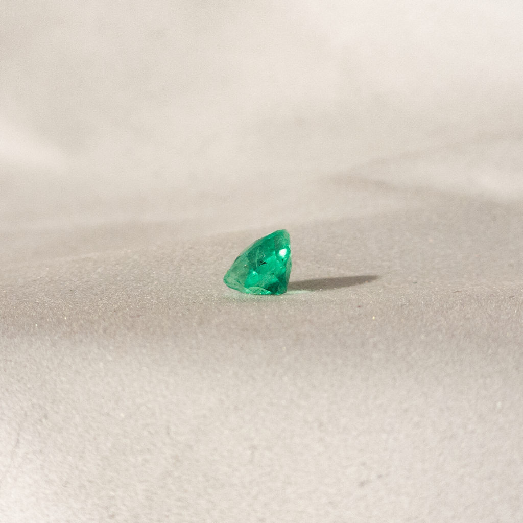 Esmeralda Natural Colombiana Talla Redonda 1.55 Ct – Certificada ICG