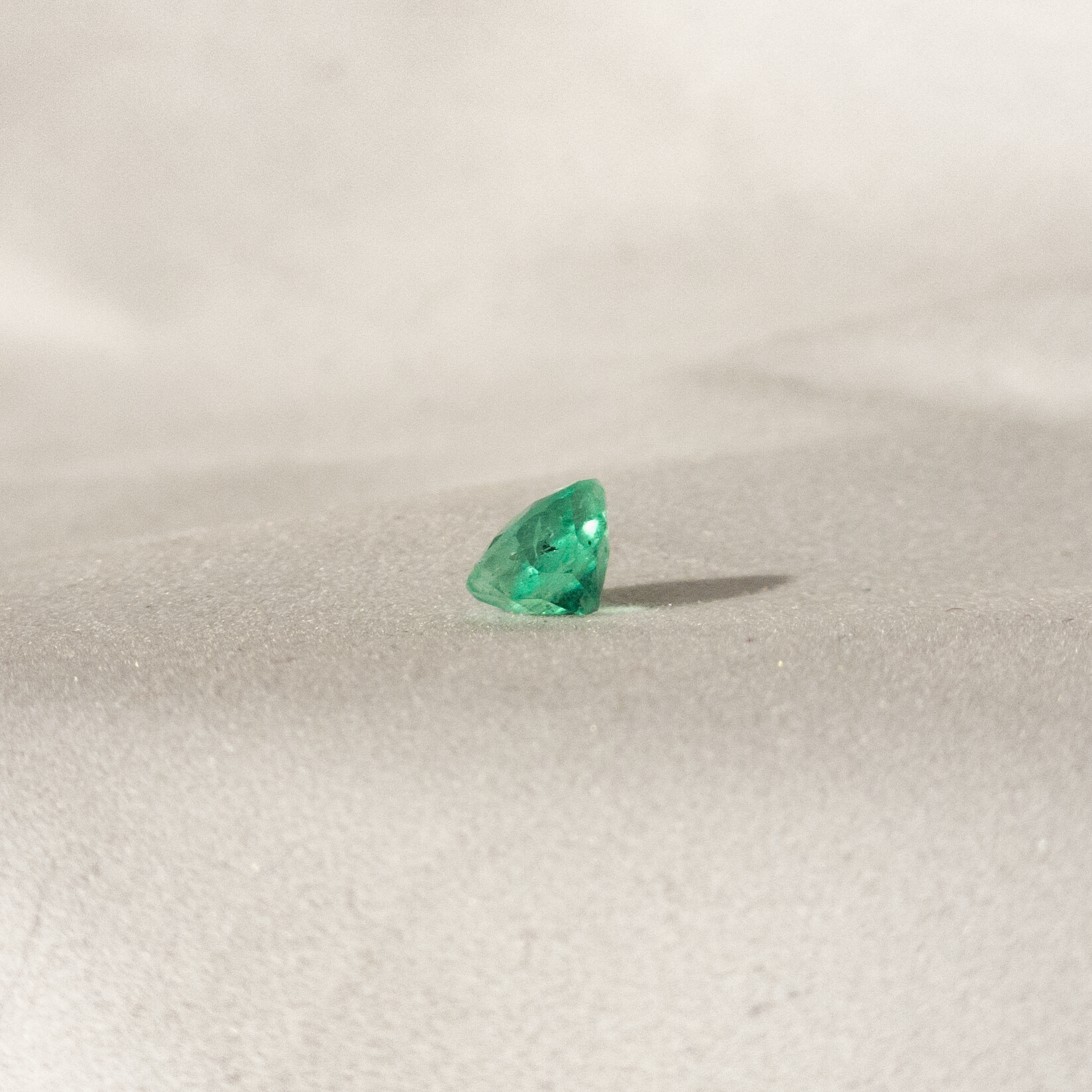 Esmeralda Natural Colombiana Talla Redonda 1.55 Ct – Certificada ICG