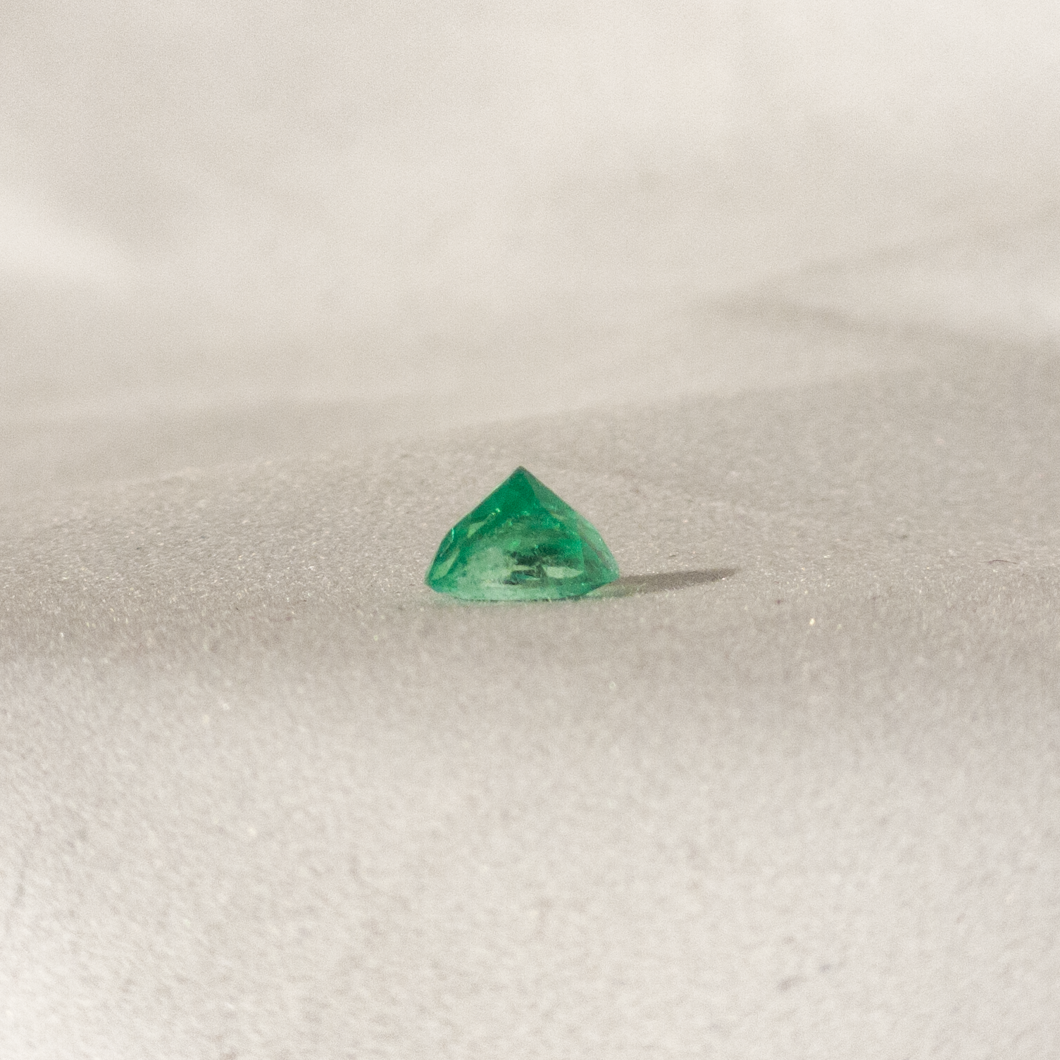 Esmeralda Natural Colombiana Talla Redonda 1.55 Ct – Certificada ICG