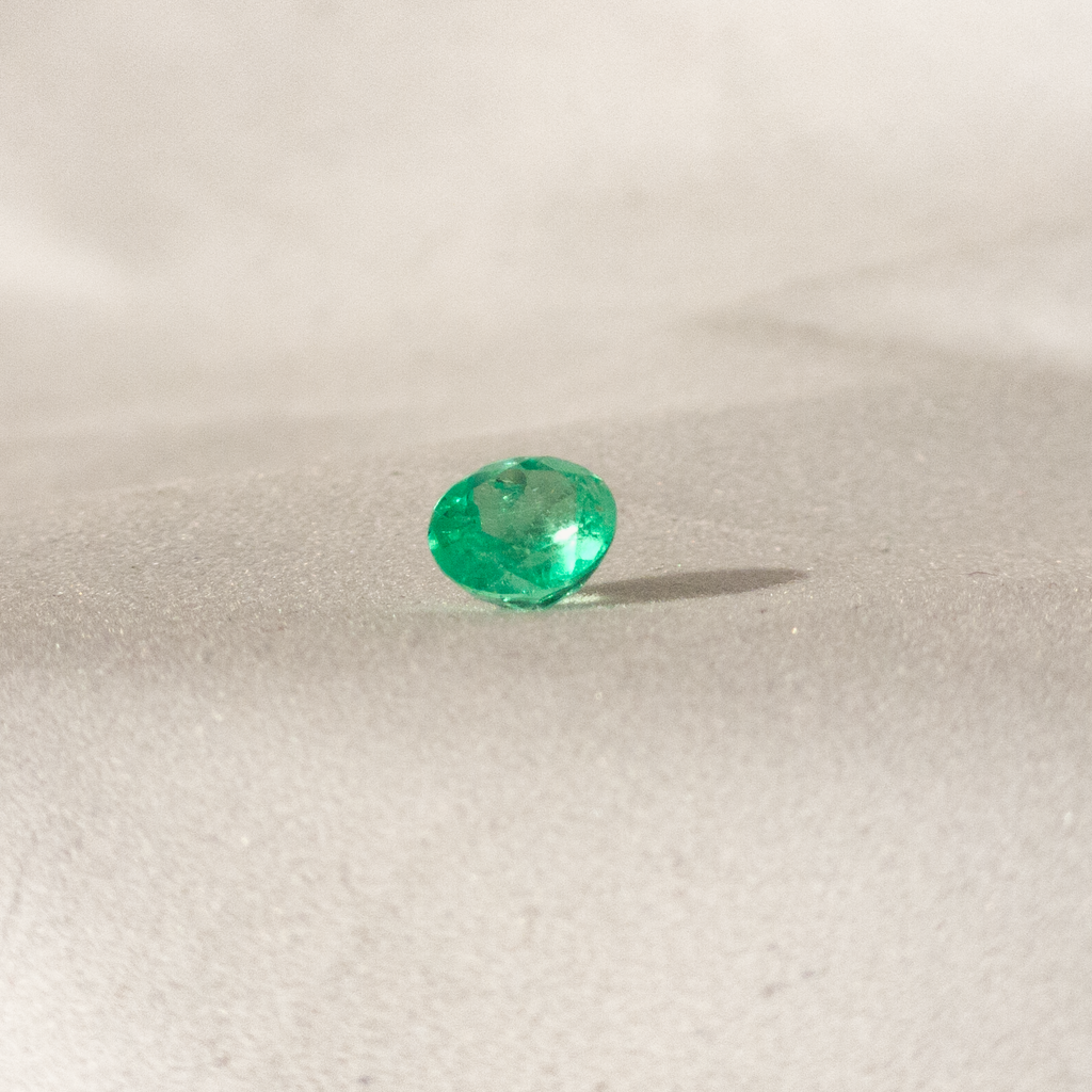 Esmeralda Natural Colombiana Talla Redonda 1.55 Ct – Certificada ICG