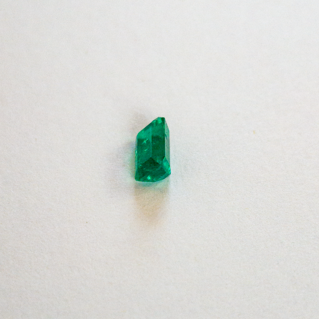 Esmeralda colombiana Talla rectangular de 0.07 Ct. Colombian emerald, rectangular cut, 0.07 Ct
