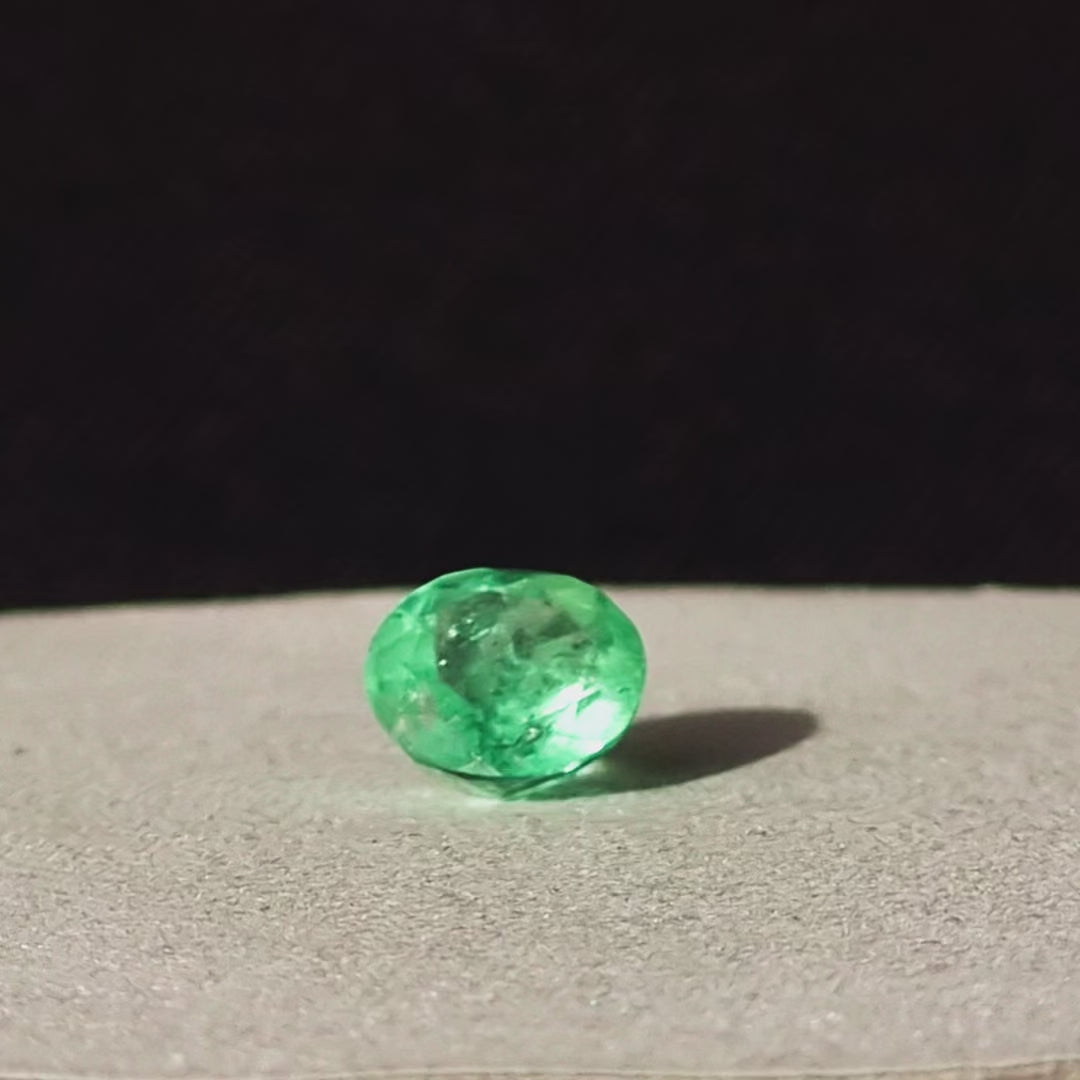 Esmeralda Natural Colombiana Talla Redonda 1.55 Ct – Certificada ICG
