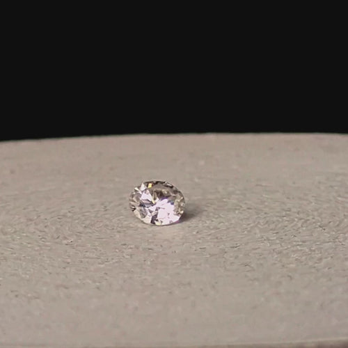 Diamante natural 0,27 Ct, color D, claridad VS2, talla redonda. Certificado CDTEC. Pieza única, ideal para joyería fina y anillos de compromiso.